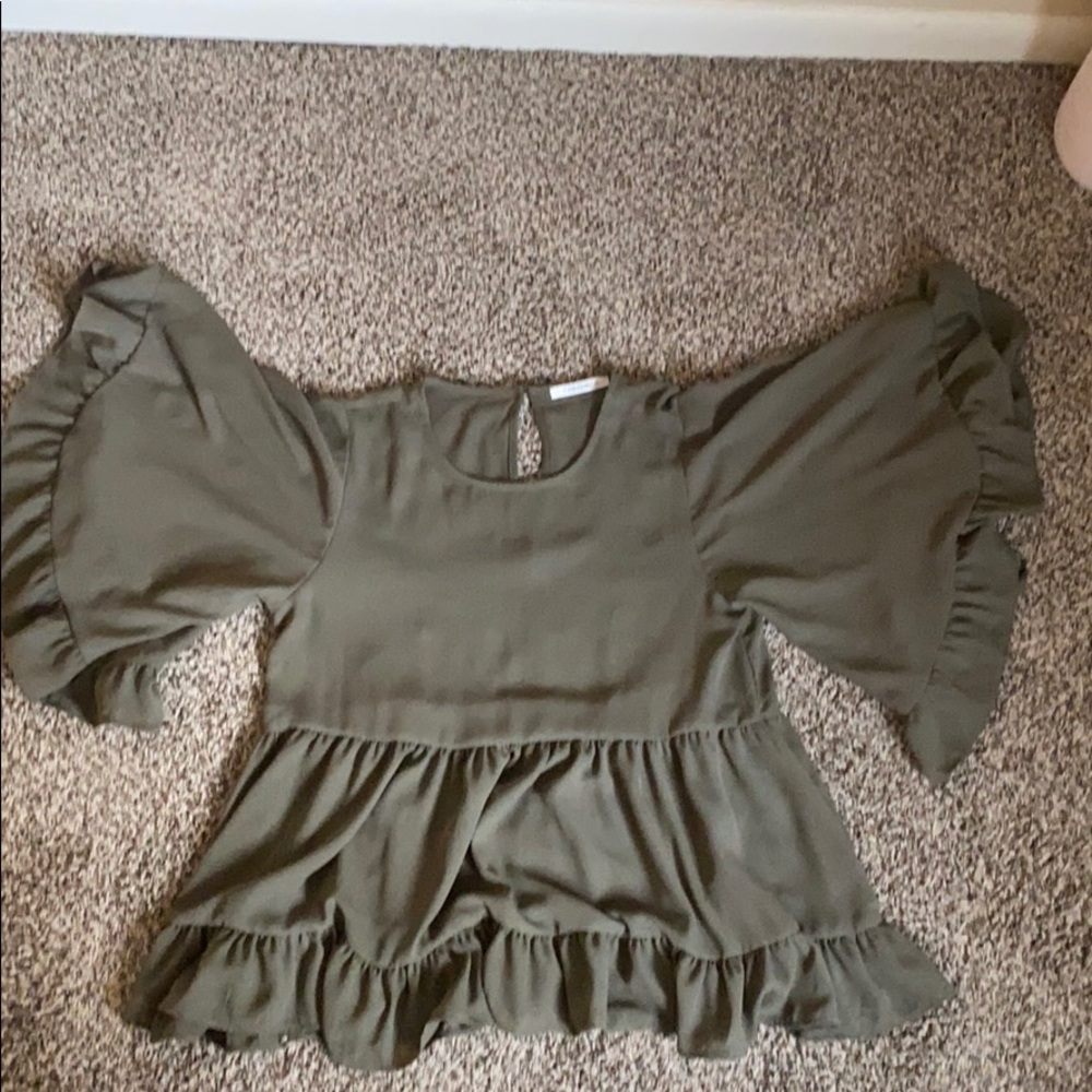 Bell sleeve shirt